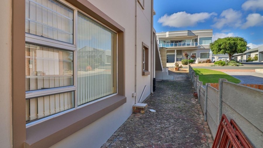 4 Bedroom Property for Sale in De Kelders Western Cape